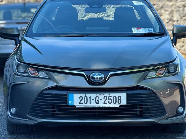 Toyota Corolla Saloon, Petrol Hybrid, 2020, Green