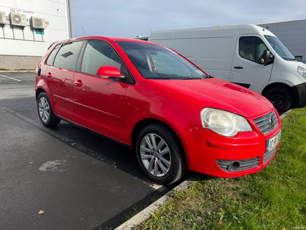 Volkswagen Polo Hatchback, Petrol, 2007, Red
