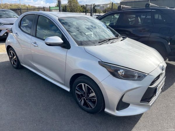 Toyota Yaris Hatchback, Petrol Hybrid, 2022, Silver