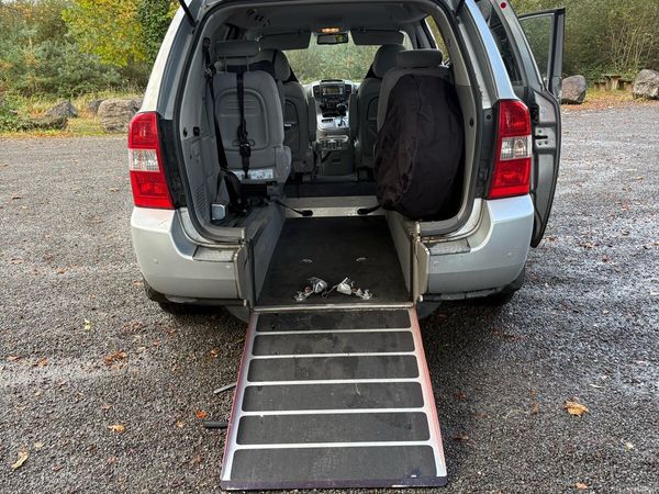 Kia Sedona MPV, Diesel, 2011, Silver