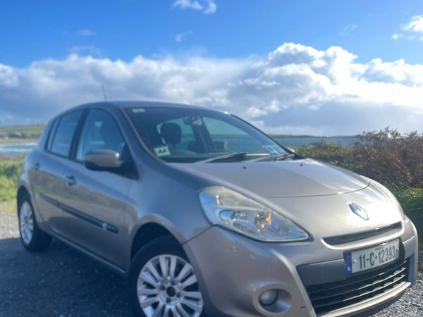 Renault Clio Hatchback, Petrol, 2011, Gold