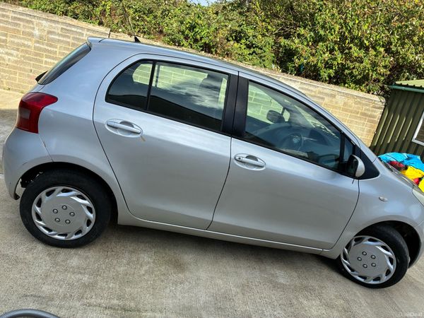 Toyota Yaris Hatchback, Petrol, 2007, Silver