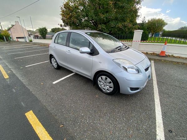 Toyota Yaris Hatchback, Petrol, 2011, Silver