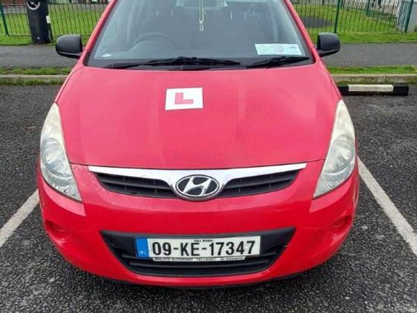 Hyundai i20 Hatchback, Petrol, 2009, Red