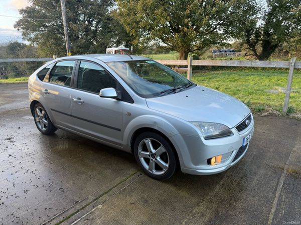 Ford Focus Hatchback, Petrol, 2008, Silver