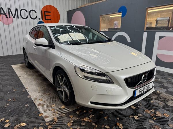 Volvo V40 Hatchback, Diesel, 2018, White