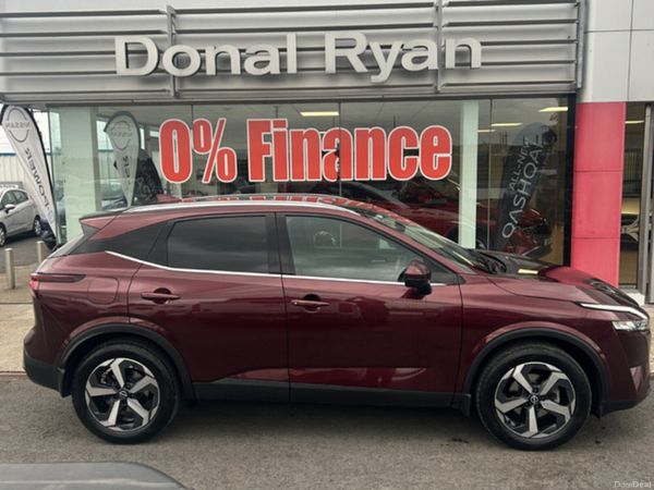 Nissan Qashqai MPV, Petrol, 2024, Red