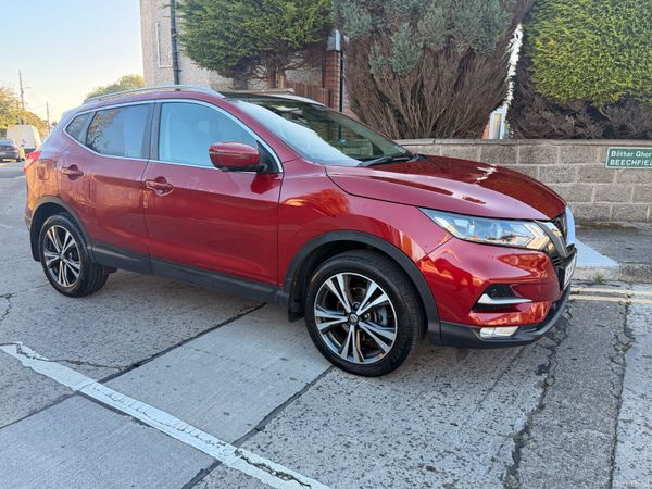 Nissan Qashqai MPV, Petrol, 2018, Red