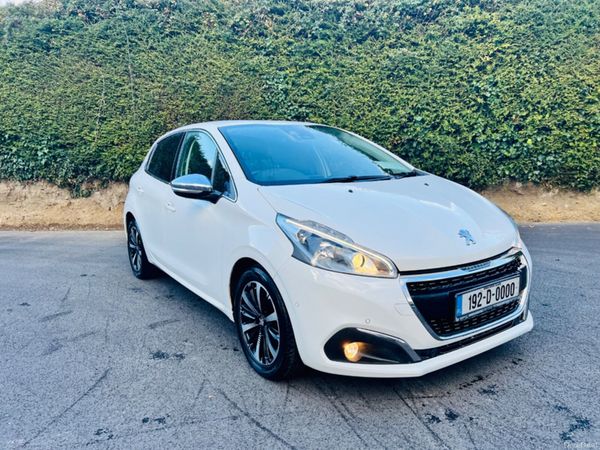 Peugeot 208 Hatchback, Petrol, 2019, White
