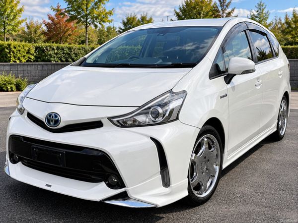 Toyota Prius MPV, Petrol Hybrid, 2015, White