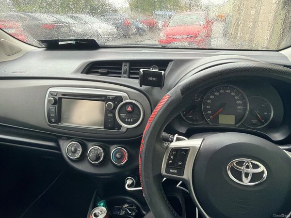 Toyota Yaris Hatchback, Petrol, 2012, Red