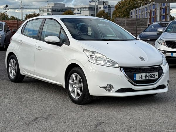 Peugeot 208 Hatchback, Petrol, 2014, White