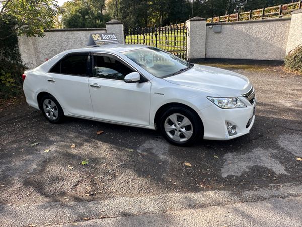 Toyota Camry Saloon, Petrol Hybrid, 2013, White