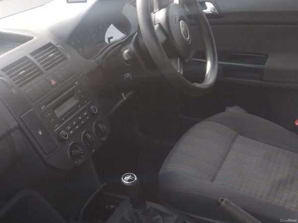 Volkswagen Polo Hatchback, Petrol, 2006, Silver