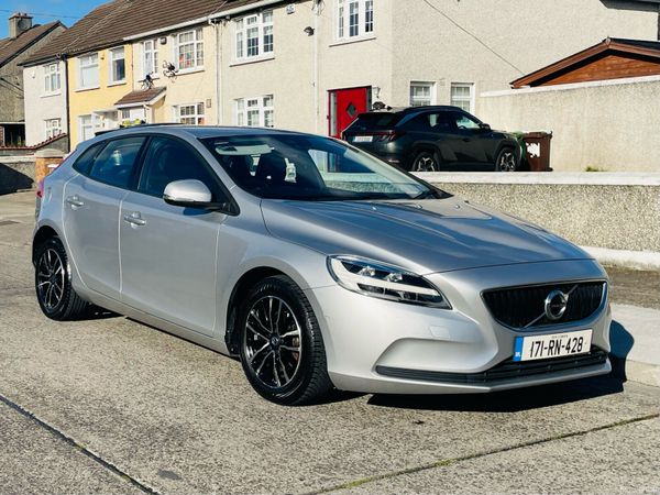 Volvo V40 Hatchback, Diesel, 2017, Silver