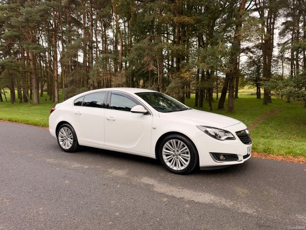 Vauxhall Insignia Hatchback, Diesel, 2016, White