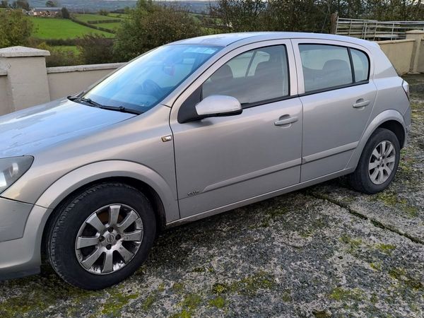 Opel Astra Hatchback, Petrol, 2006, Yellow