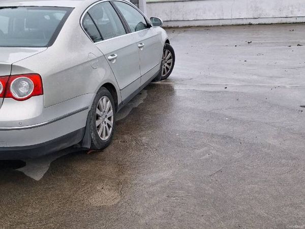 Volkswagen Passat Saloon, Diesel, 2009, Silver