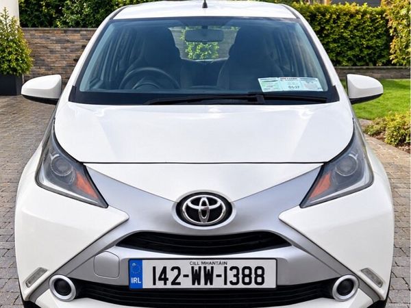 Toyota Aygo Hatchback, Petrol, 2014, White