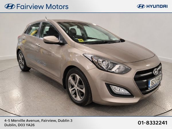 Hyundai i30 Hatchback, Petrol, 2016, Gold