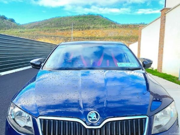 Skoda Octavia Saloon, Petrol, 2015, Blue