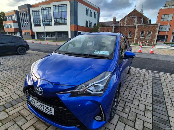 Toyota Yaris Hatchback, Petrol Hybrid, 2019, Blue