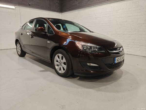 Opel Astra Saloon, Petrol, 2014, Brown