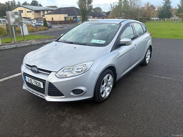 Ford Focus Hatchback, Petrol, 2011, Silver