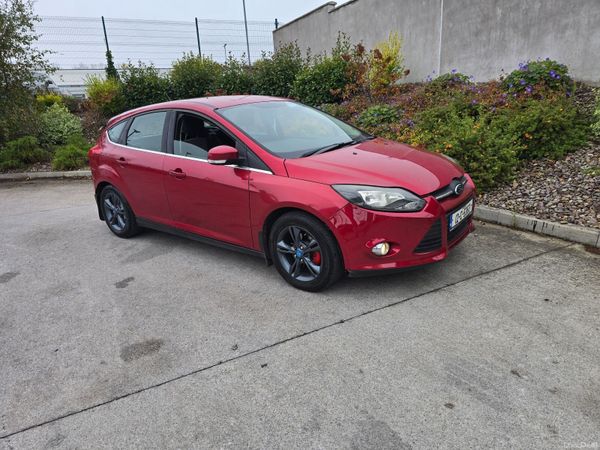 Ford Focus Hatchback, Diesel, 2012, Red