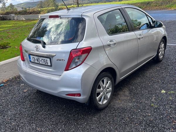 Toyota Yaris Hatchback, Petrol, 2013, Silver