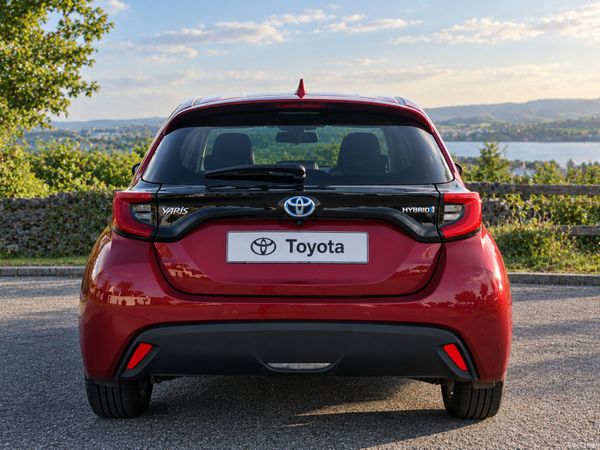 Toyota Yaris Hatchback, Petrol Hybrid, 2021, Red