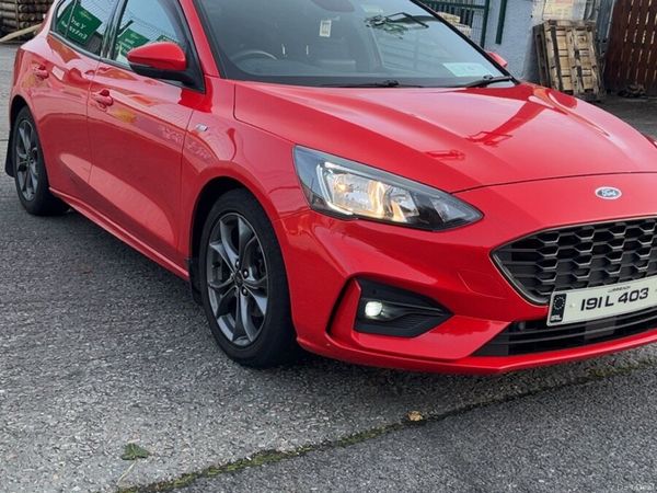 Ford Focus Hatchback, Diesel, 2019, Red