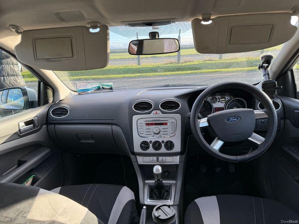 Ford Focus Saloon, Petrol, 2008, Silver