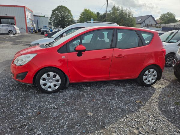 Vauxhall Meriva MPV, Diesel, 2011, Red