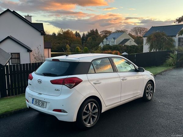 Hyundai i20 Hatchback, Petrol, 2015, White