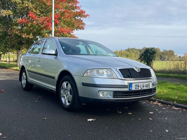 Skoda Octavia Hatchback, Petrol, 2009, Silver