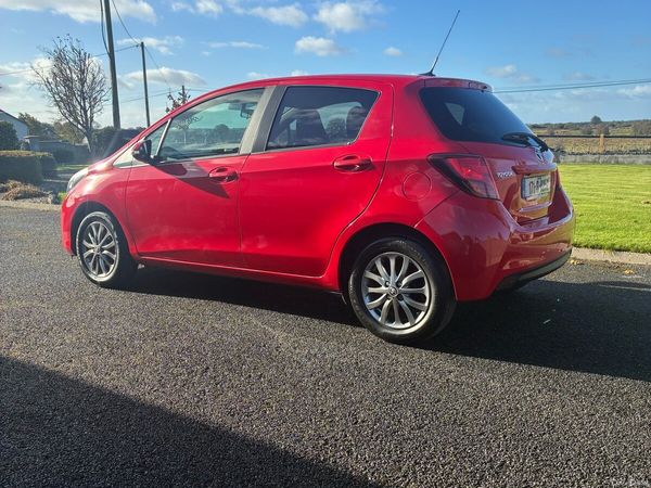 Toyota Yaris Hatchback, Petrol, 2017, Red