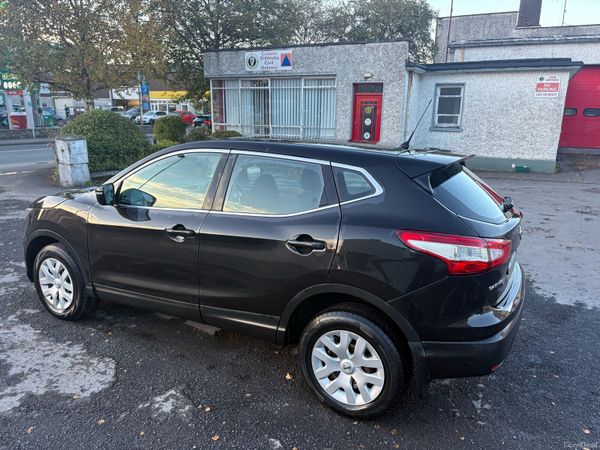 Nissan Qashqai Hatchback, Diesel, 2015, Black