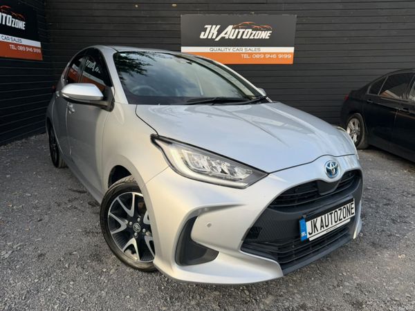 Toyota Yaris Hatchback, Petrol Hybrid, 2020, Silver