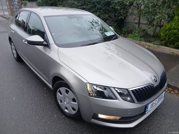 Skoda Octavia Saloon, Diesel, 2019, Grey