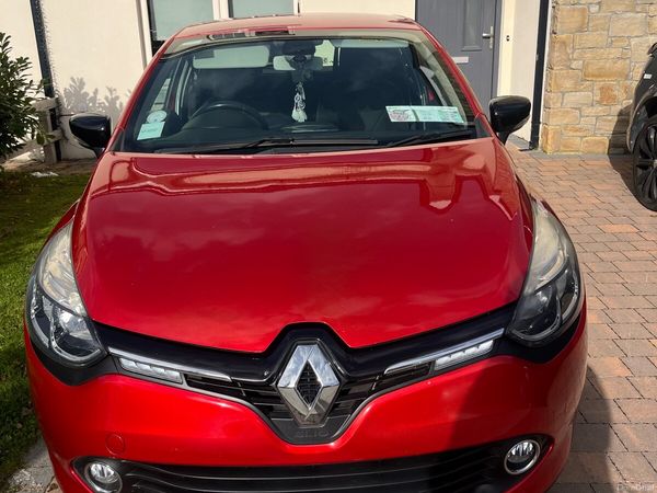 Renault Clio Hatchback, Petrol, 2016, Red