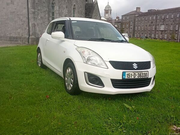 Suzuki Swift Hatchback, Petrol, 2015, White