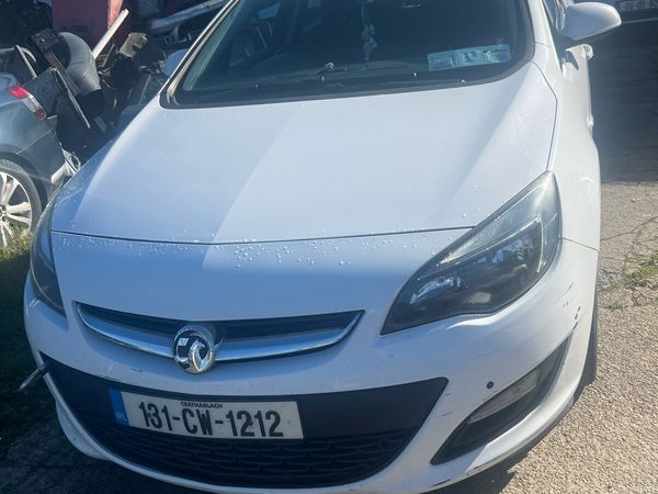Vauxhall Astra Hatchback, Diesel, 2013, White