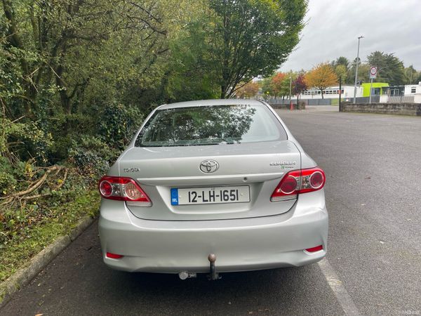 Toyota Corolla Saloon, Diesel, 2012, Silver