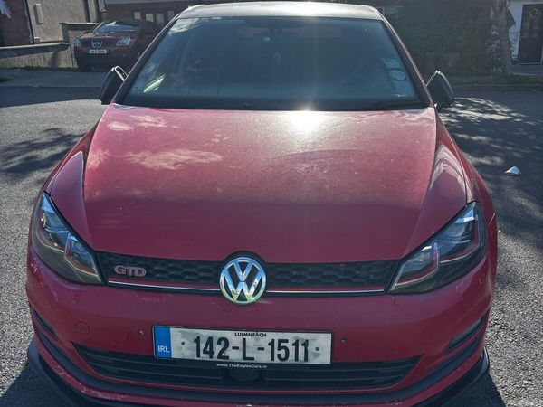 Volkswagen Golf Hatchback, Diesel, 2014, Red