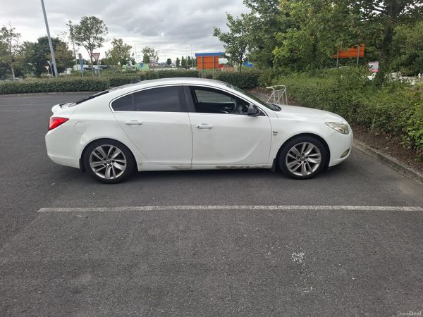 Vauxhall Insignia Hatchback, Diesel, 2012, White
