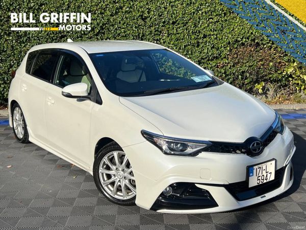 Toyota Auris Hatchback, Petrol Hybrid, 2017, White