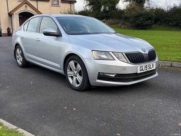 Skoda Octavia Hatchback, Diesel, 2019, Silver