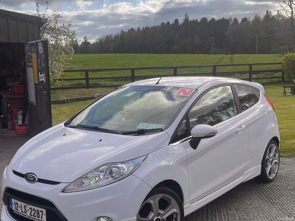 Ford Fiesta Hatchback, Petrol, 2012, White