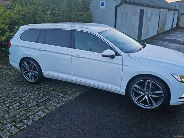 Volkswagen Passat Saloon, Diesel, 2019, White